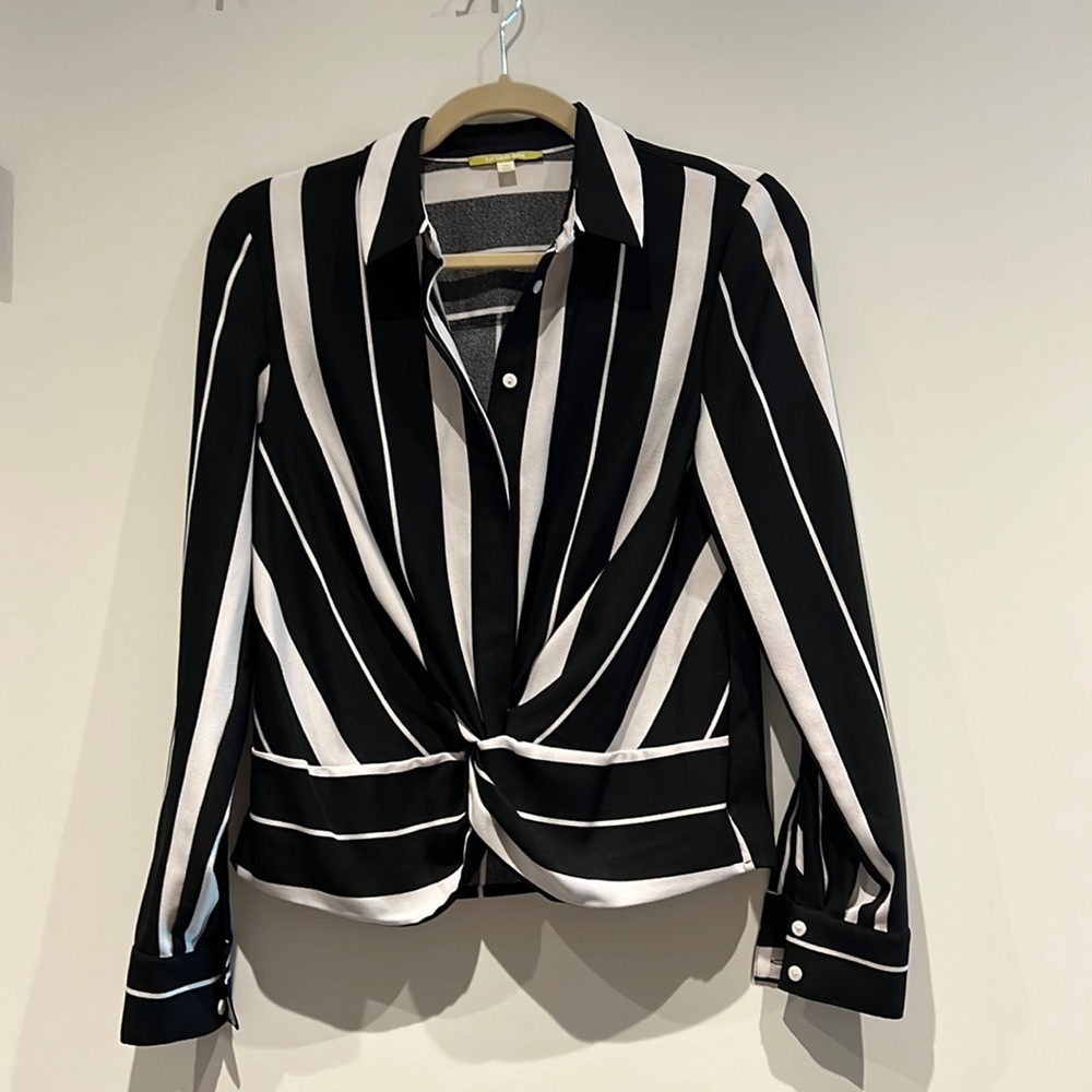 Gorgeous black/white blouse